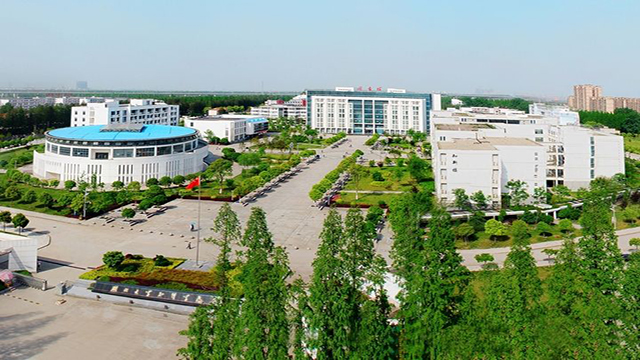 湖北大學(xué)操場